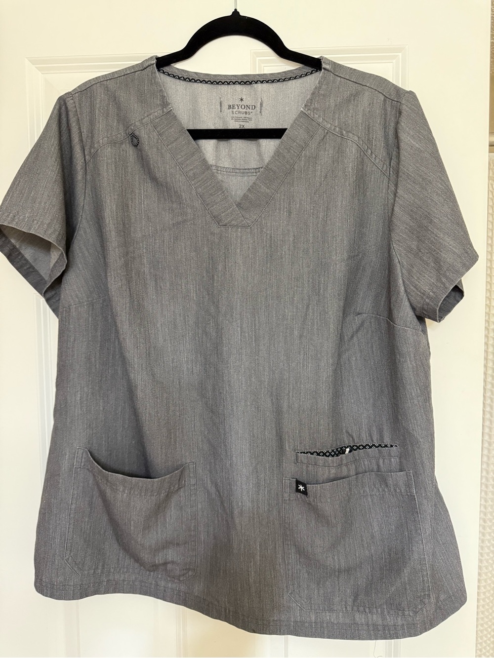 ⚡️Set of Beyond Scrubs top&bottom⚡️ sz 2x Gray V-Neck Medical Scrubs